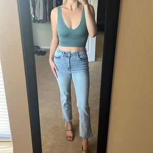 Light wash ankle jeans